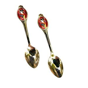 Set of 2 Gold Plated Souvenir 5-3/4” Spoons Geisha Design Red Background Japan